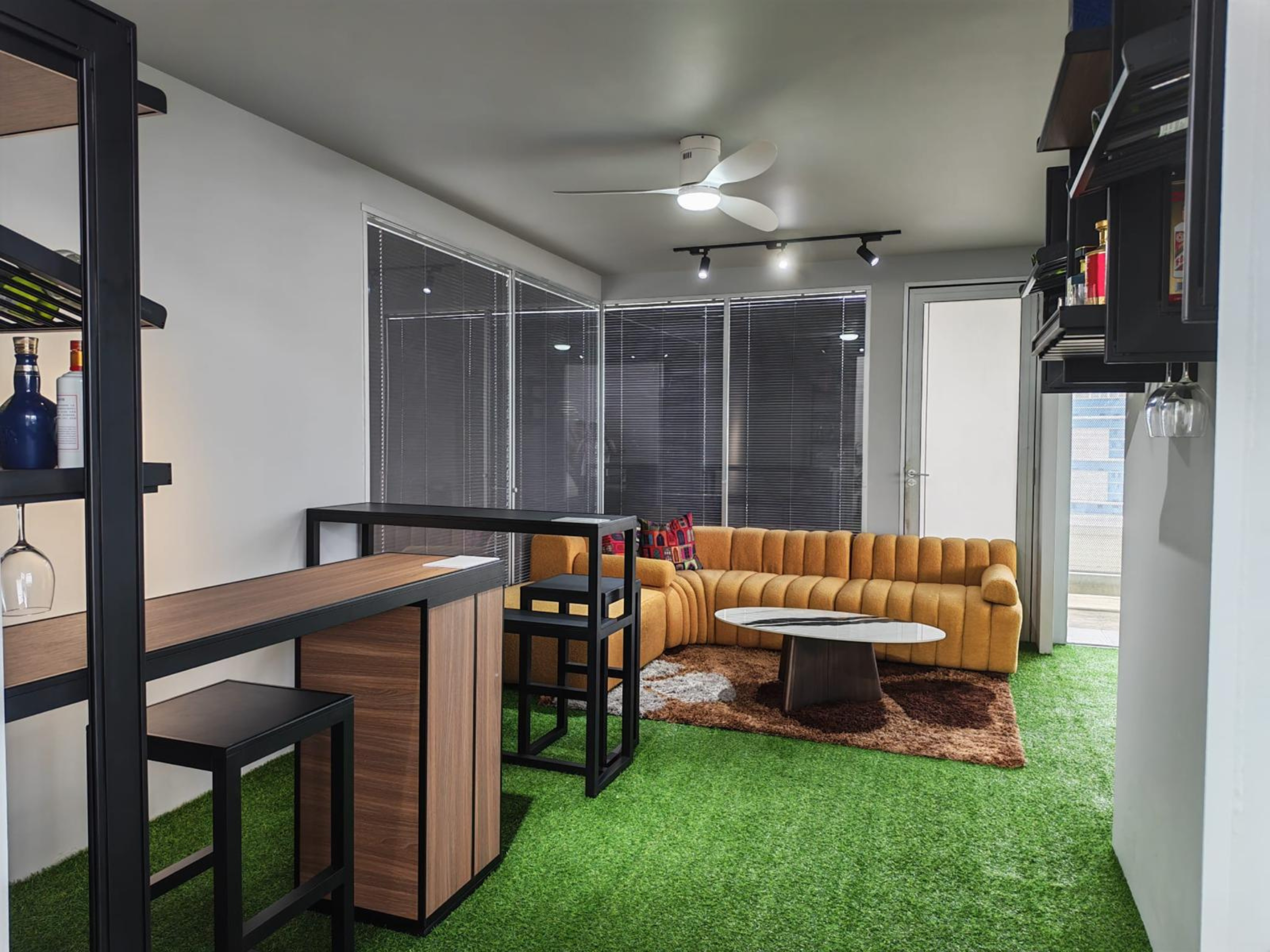 From Indoors to Outdoors: Why Aluminium Furniture is Perfect for Every Space